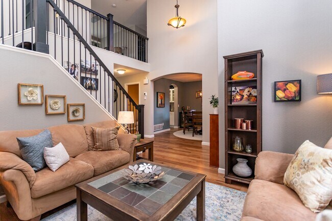 Building Photo - Charming Monument Retreat with  Private Ba...