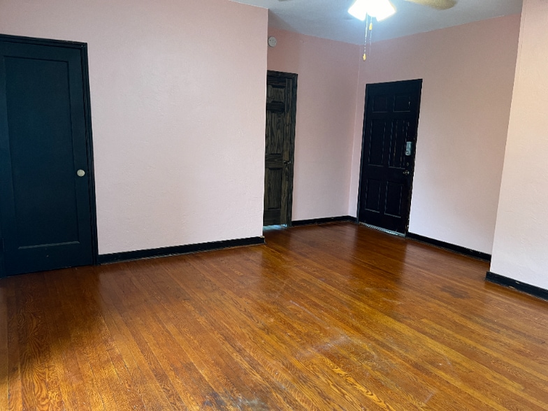 Building Photo - 210 Locust St