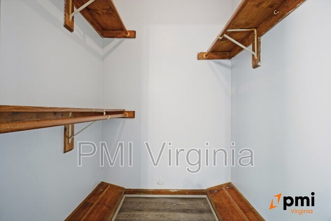 Building Photo - 1701 Darrow St