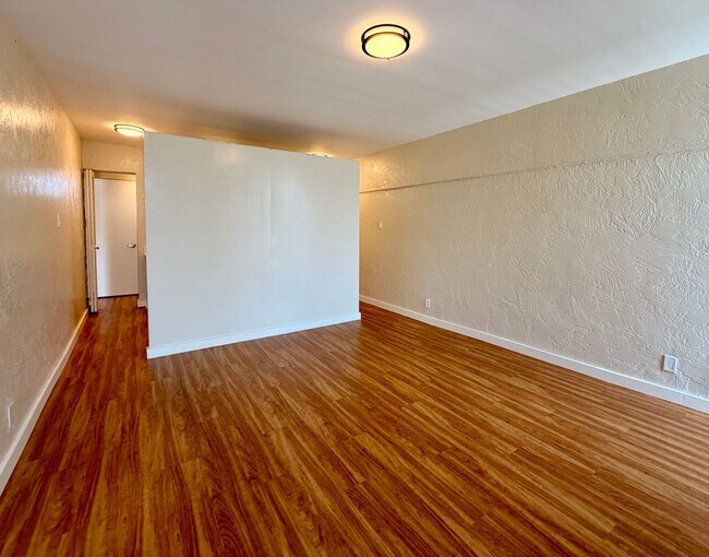Building Photo - 1447 Kewalo St
