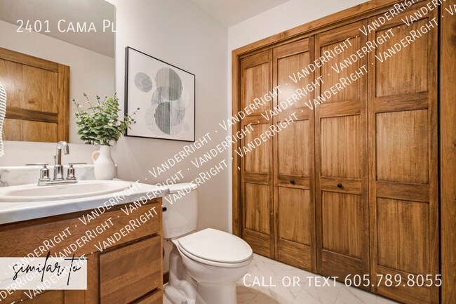 Building Photo - 2401 Cama Pl