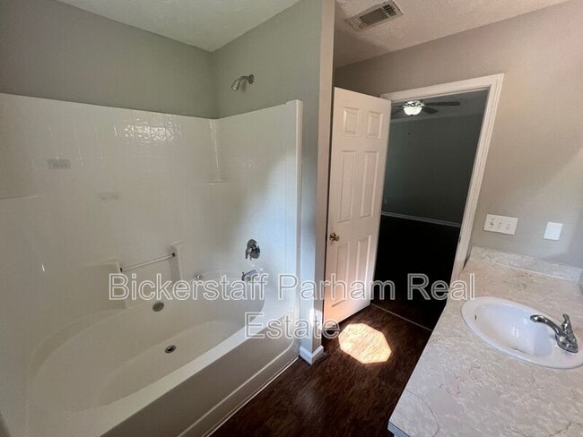 Building Photo - 546 Wilder Dr