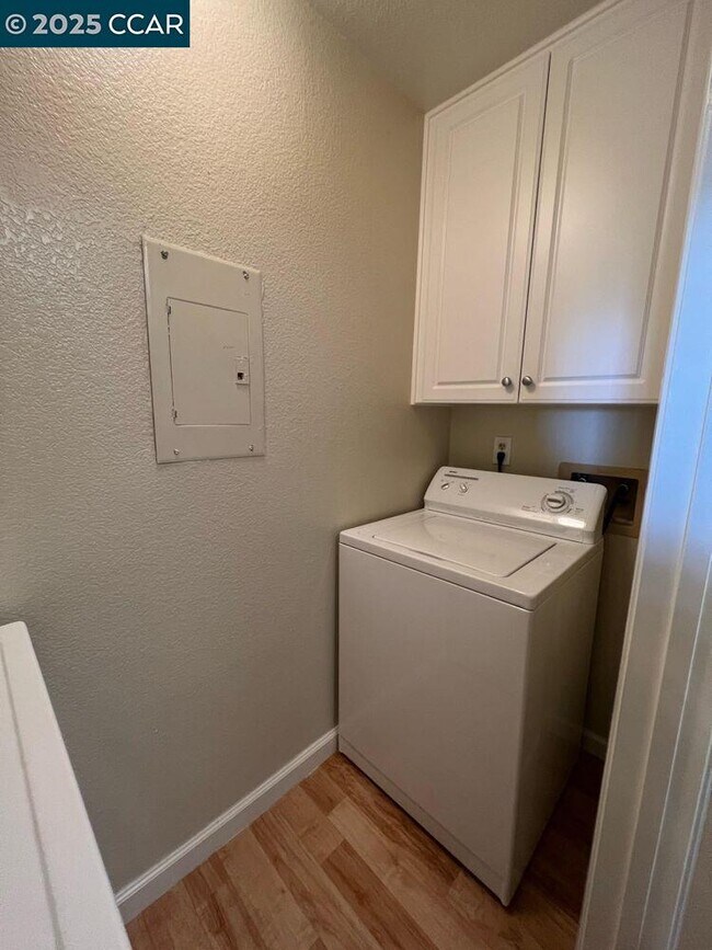 Building Photo - 460 Bollinger Canyon Ln