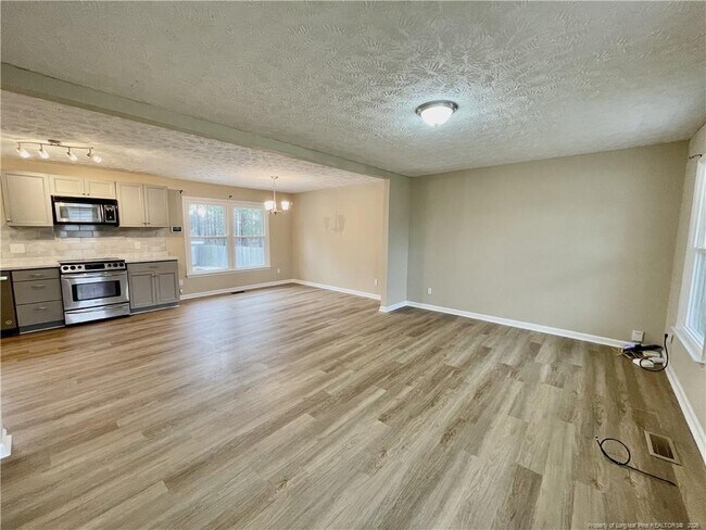 Building Photo - 623 Daharan Dr