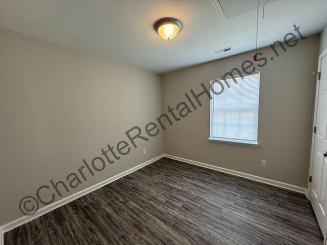 Building Photo - Spacious 4 bedroom home in Concord that's ...