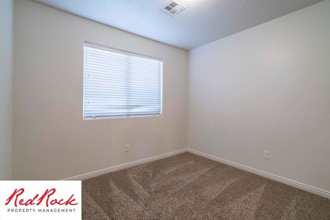 Building Photo - 3 Bed 2 Bath, 2 Car Garage with a Fully Fe...