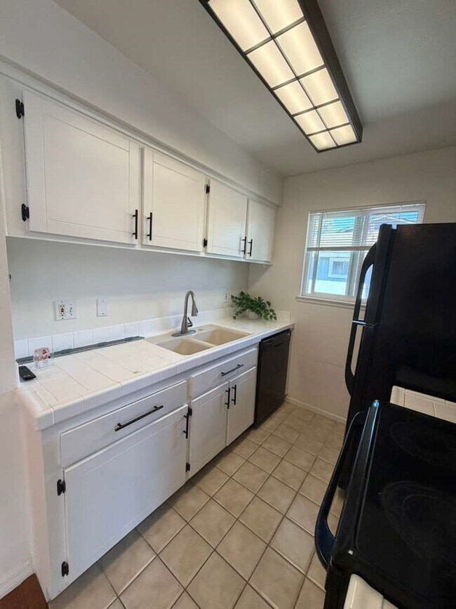 Building Photo - 4608 Via Vis