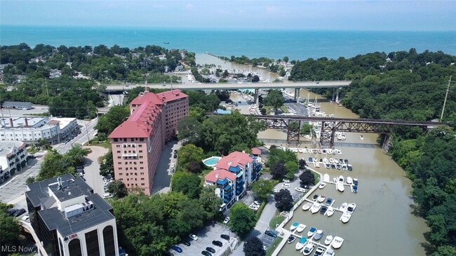 Building Photo - 19000 Lake Rd