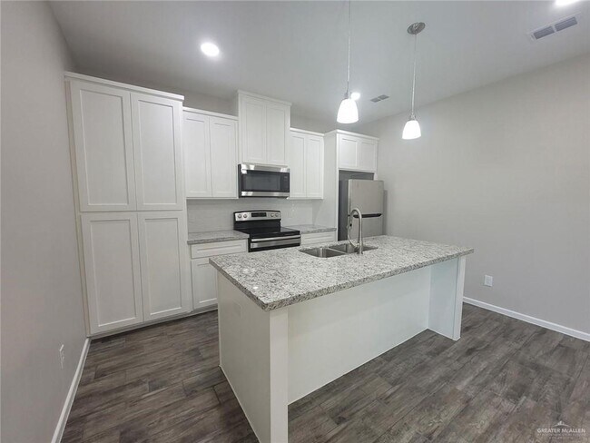 Building Photo - 11 Swallow Ave