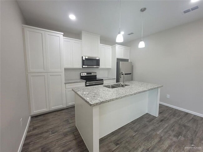 Building Photo - 19 Swallow Ave