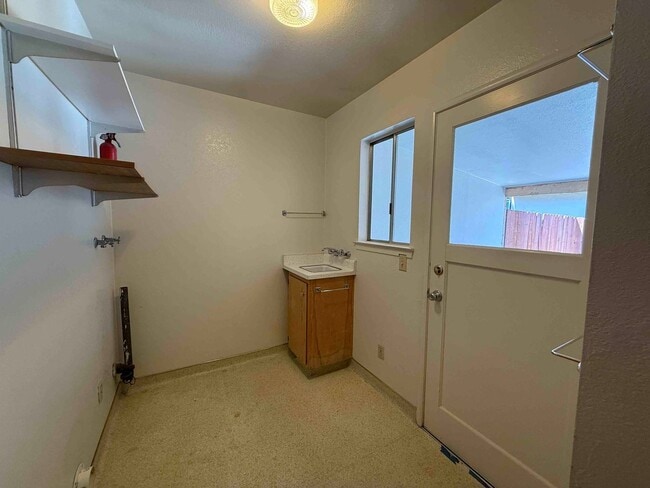 Building Photo - Great River Park 2 Bedroom