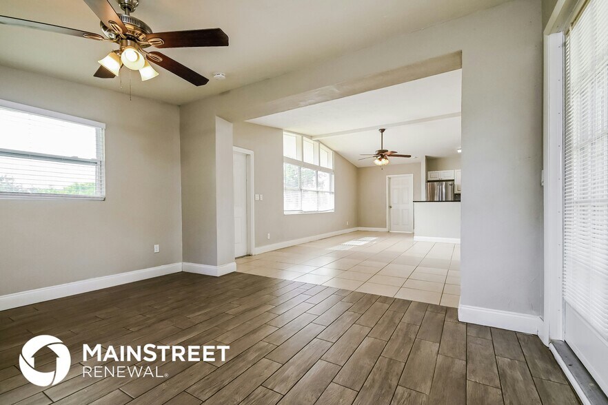 Building Photo - 3521 Schwalbe Dr