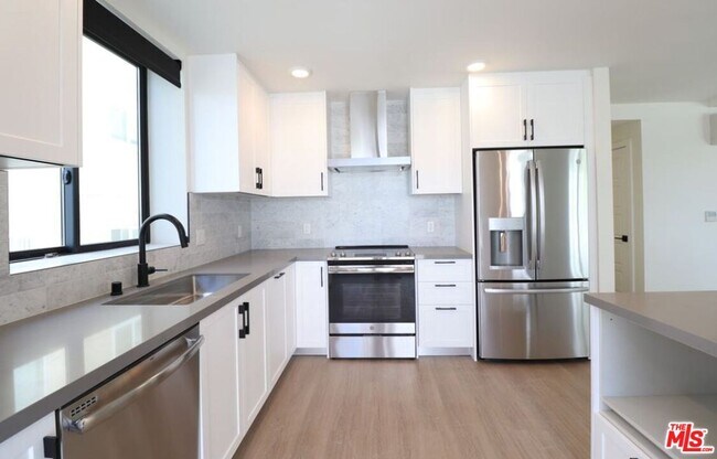 Building Photo - 1261 Stoner Ave