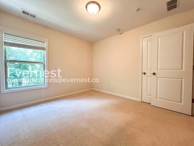 Building Photo - 3 Bed, 2.5 Bath Home with Attached Garage / Available Now!