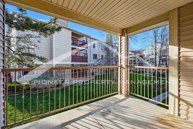 Building Photo - Updated Condo with Central AC!