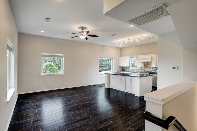 Building Photo - 2613 Waugh Dr