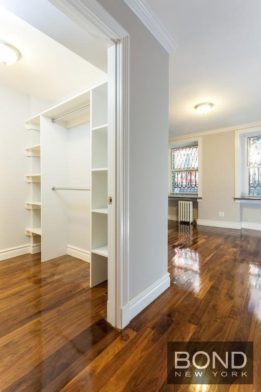 Building Photo - 350 W 21st St