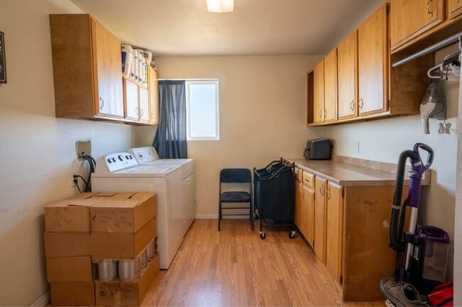 Building Photo - 1912 Oregon Ave