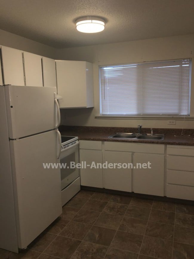 1 Bed 1 Bath rent includes all utilities 127 Kensington Ave S Kent WA