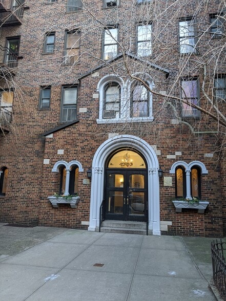 Building Entrance - 43-33 46th St