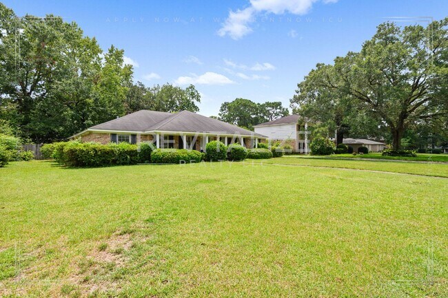 Building Photo - Spacious 4BR/2.5BA West Mobile Home – Room to Grow in a Convenient Location!