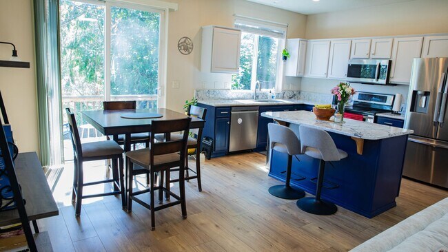 Building Photo - Updated Craftsman on Corner Lot in Aloha~ ...