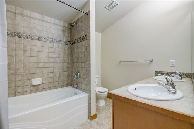 Building Photo - 844 NE 66th St