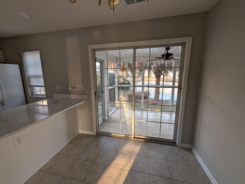 Dining Area - 682 Wilshire Ln