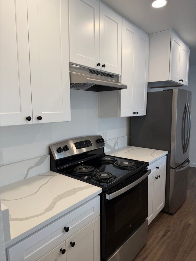 Building Photo - Brand new 3 bedroom 3 full bath townhouse in Thurston! $1,000 OFF YOUR FIRST MONTH'S RENT!