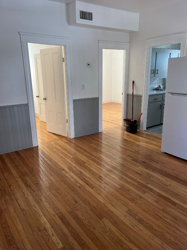 Building Photo - 42 Kilburn St