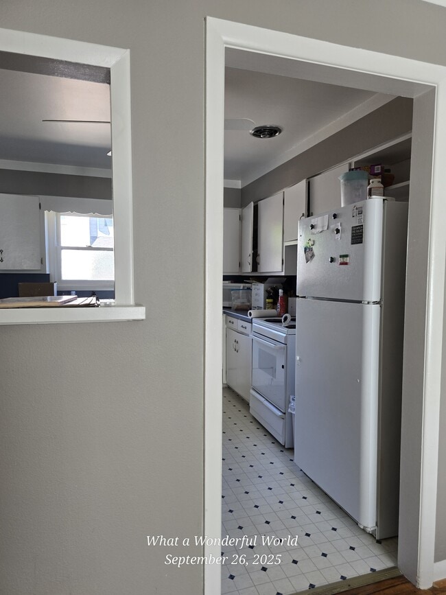Building Photo - 583 Delmar Dr N