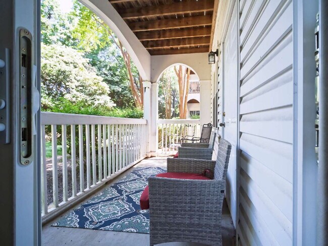 Building Photo - "Charming 3-Bedroom Condo with Cozy Fireplace - 1404 Sq Ft of Comfort in Prime NC Location!"