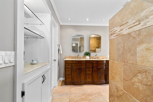 Building Photo - 111 S Village Knoll Cir