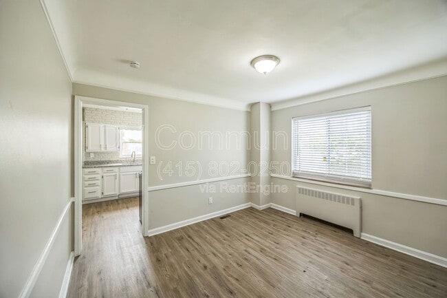 Building Photo - 5211 Parkview Ave
