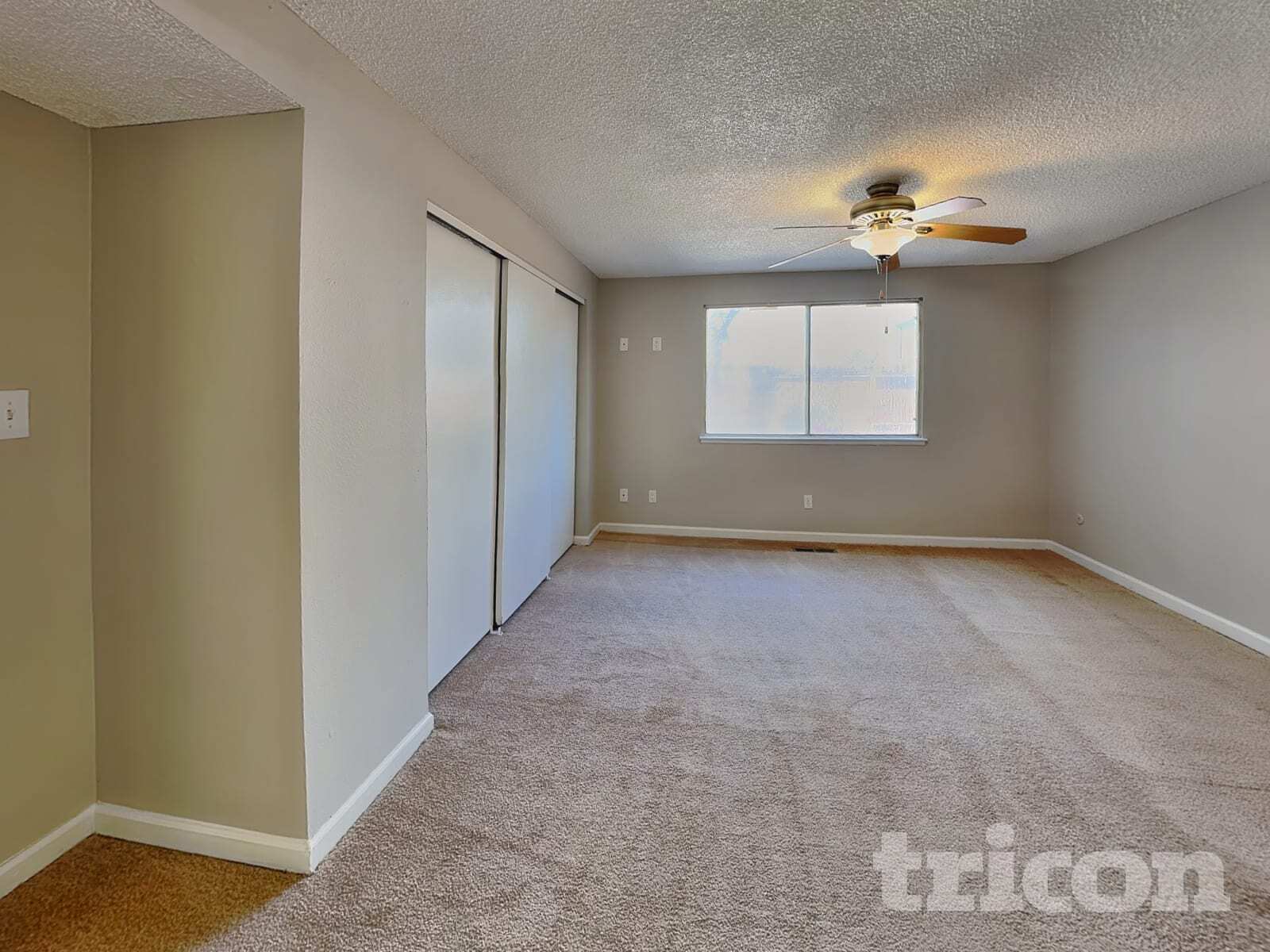 Building Photo - 2255 Howard Dr