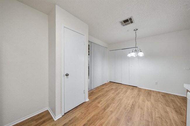 Building Photo - 100 Meteor Dr