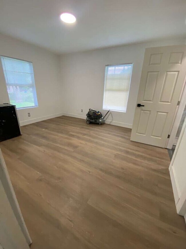 Building Photo - BEAUTIFUL HOME IN HOUSTON. MOVE IN READY!.