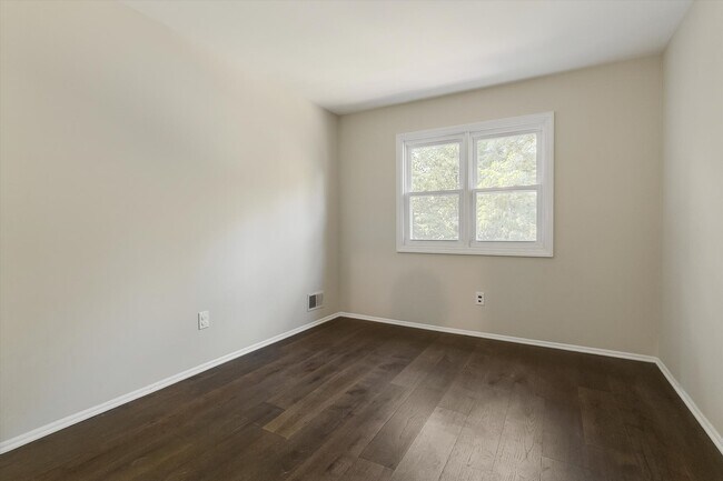 Building Photo - 83 Patriots Rd