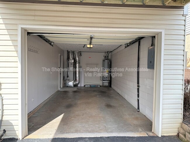 Building Photo - 819 Calypso Way