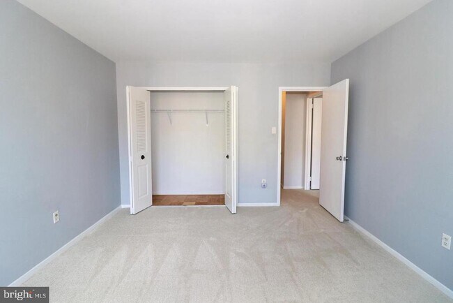 Building Photo - 3705 S George Mason Dr