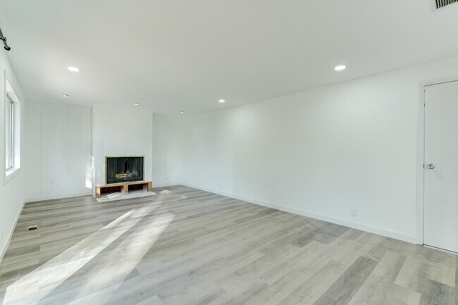 Building Photo - 12225 105th Ave NE