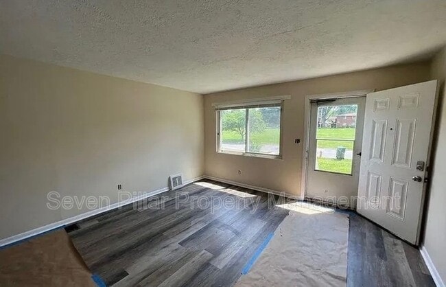 Building Photo - 323 S Napoleon Ave