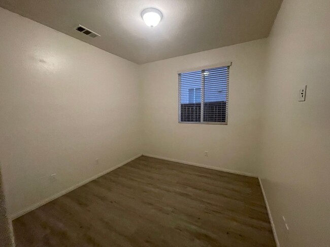 Building Photo - Hesperia- 3 Bedrooms, 2 bathrooms, New pai...