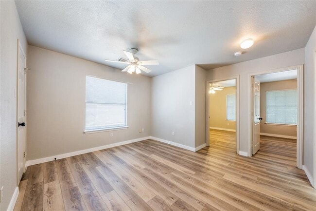 Building Photo - 1112 Doras Dr