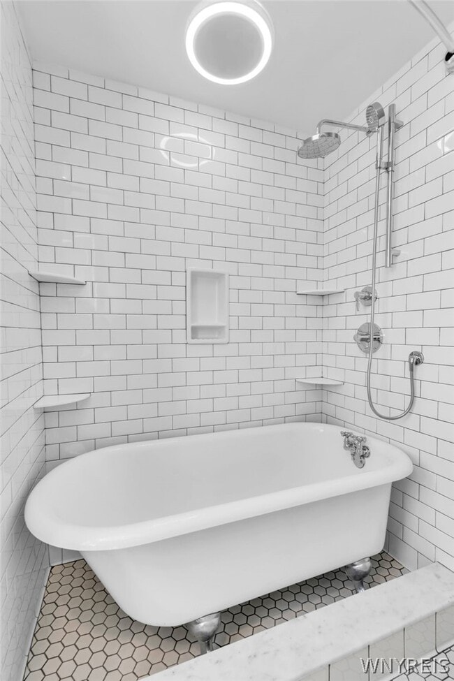 Building Photo - 887 W Ferry St