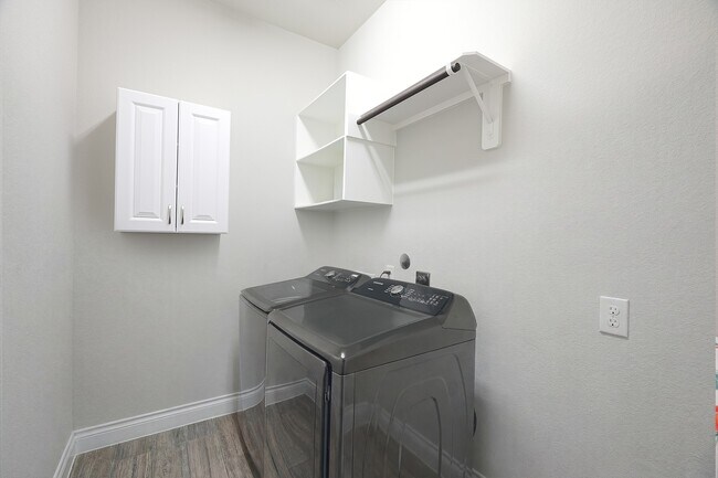 Building Photo - 209 Trillium Pk Lp