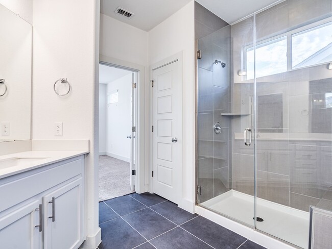 Building Photo - 2215 Capulet St