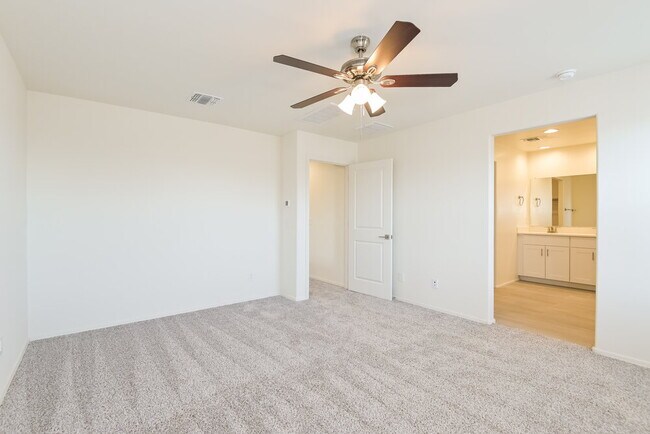 Building Photo - 12158 W Charismatic Dr