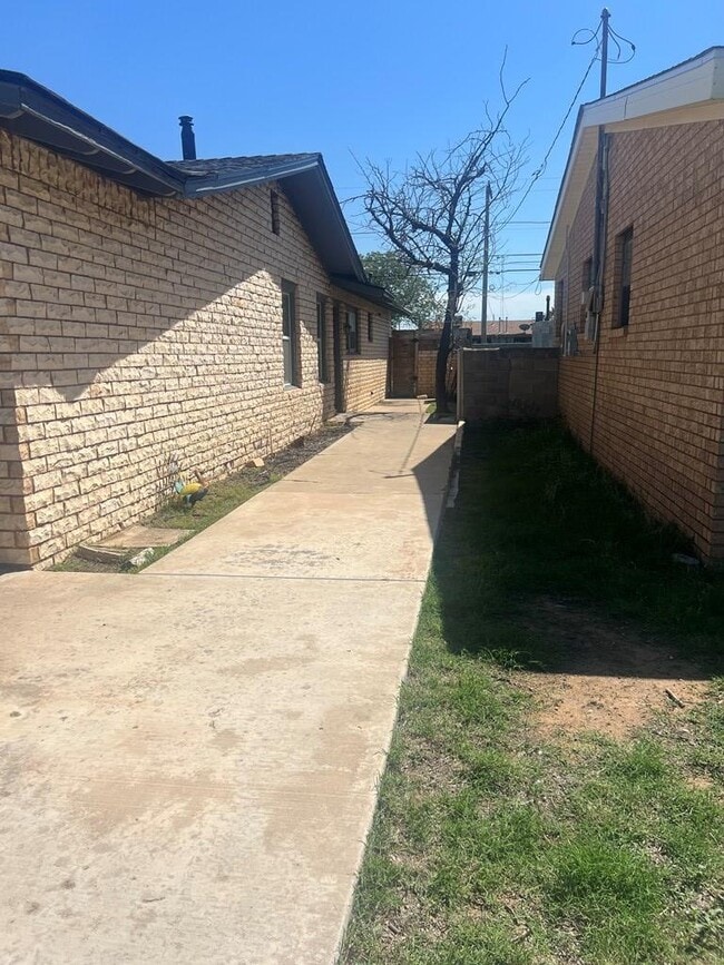 Building Photo - 1514 Parker Dr