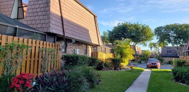 Building Photo - 7594 Courtyard Run W